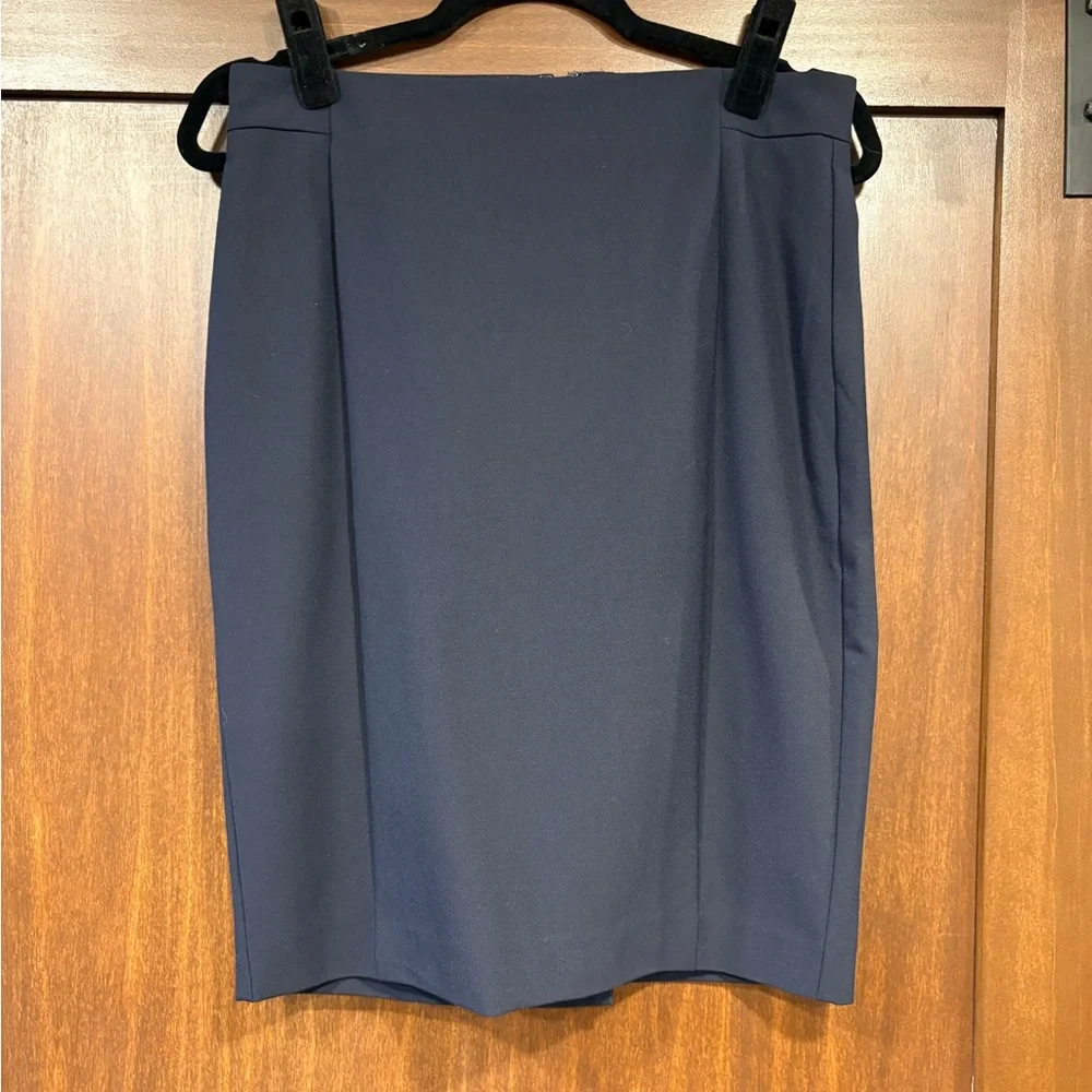 NWOT Ann Taylor Pencil skirt 4P Navy perfect condition - Picture 2 of 7